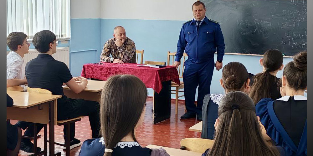 Дзауы астæуккаг скъолайы уагъд æрцыд районы прокуроры лекци актуалон темæйыл