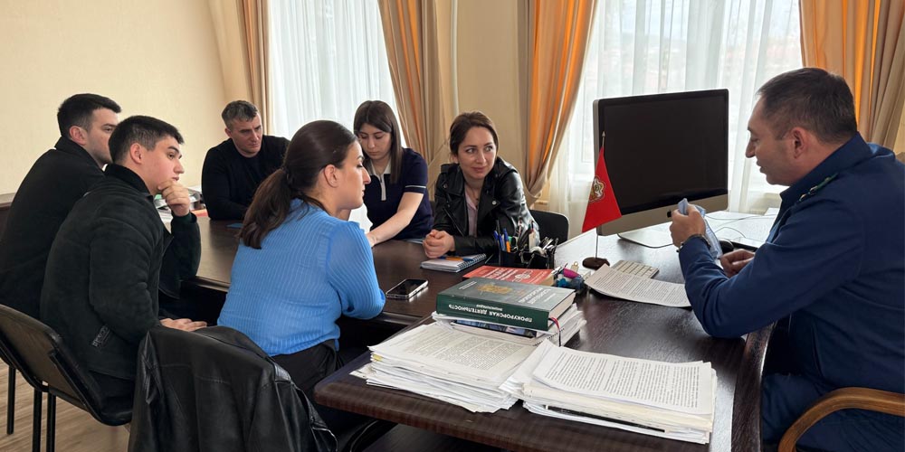 Цхинвалы прокурор ауагъта ахуырадон рабадт Республикæ Хуссар Ирыстоны Мидхъуыддæгты министрады Фæдагурæн фæткдаруаты фæдагурджытæн азымгæнæн гæххæттытæ аразыны фæдыл