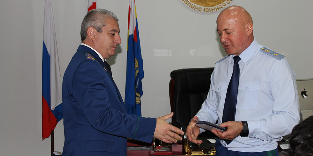 Генеральный прокурор Республики Южная Осетия наградил лучших работников прокуратуры