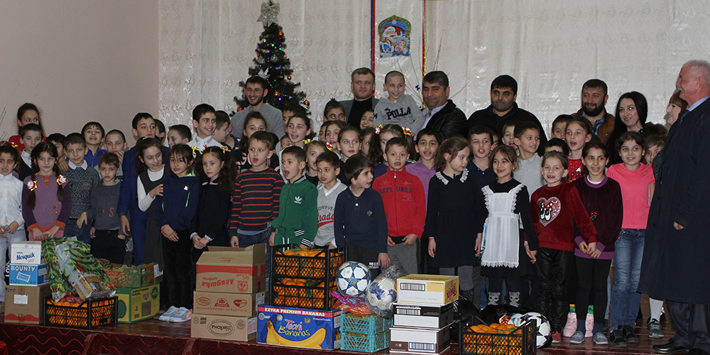Работники прокуратуры поздравили детей школы-интерната г. Цхинвал с наступающим Новым годом