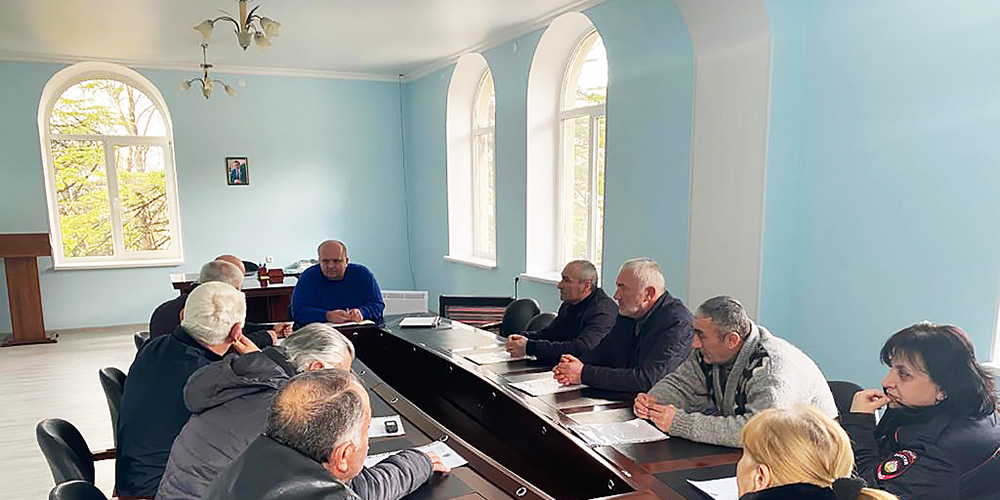 Прокурор Ленингорского района Алан Кулумбегов провел совещание с участием глав поселковой и сельских администраций Ленингорского района