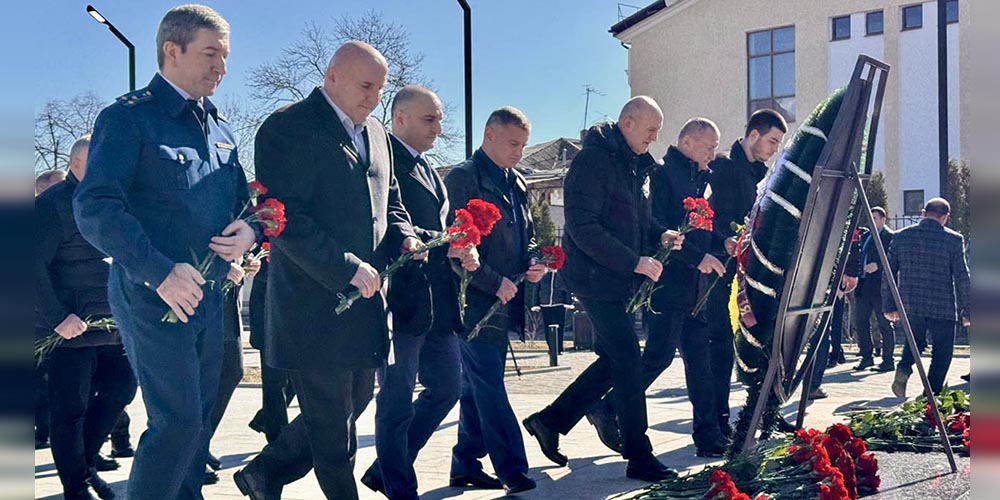 Руководство Генеральной прокуратуры приняло участие в церемонии возложения цветов к мемориалу «Защитникам Отечества»